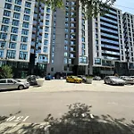 Mountain View Magenta White Apartment